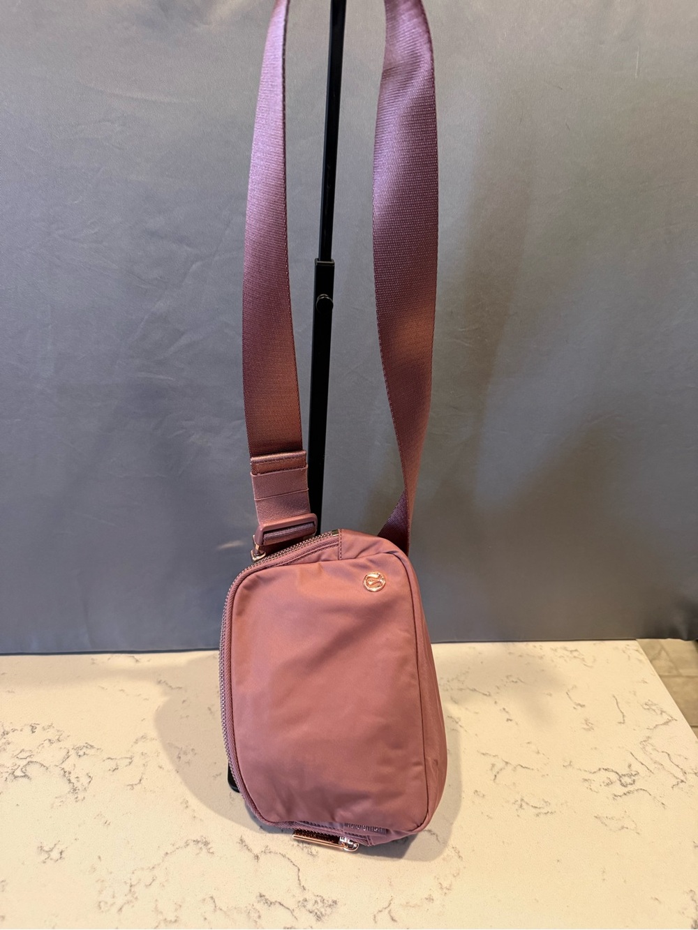 lululemon athletica mauve pink crossbody sling bag